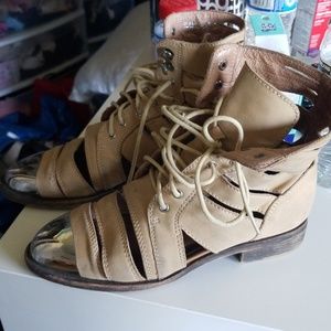Jeffrey campbell slashcap size 6